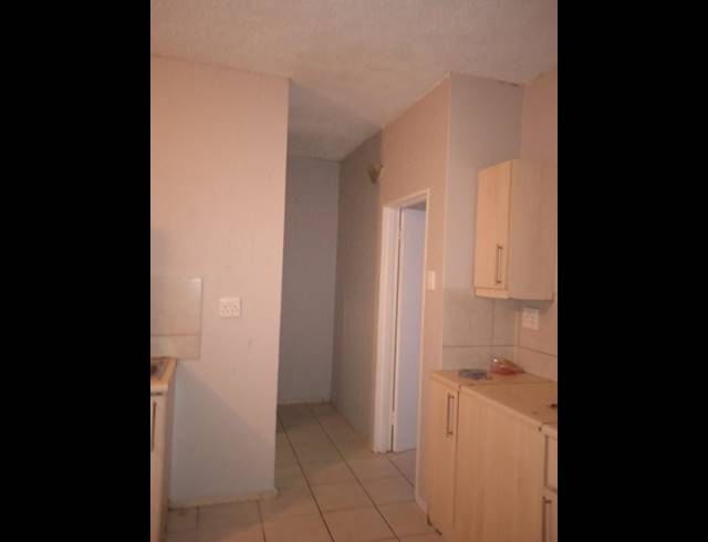 2 BEDROOM APARTMENT FOR SALE IN KEMPTON PARK CENTRAL